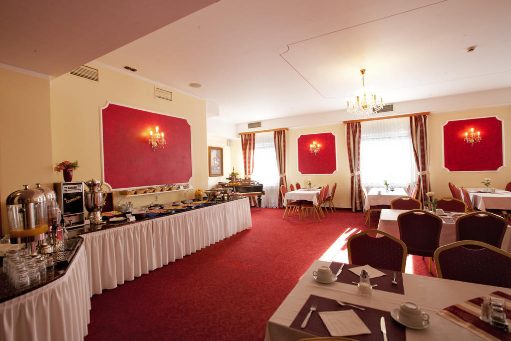 Hotel Savoy Ceske Budejovice Dış mekan fotoğraf