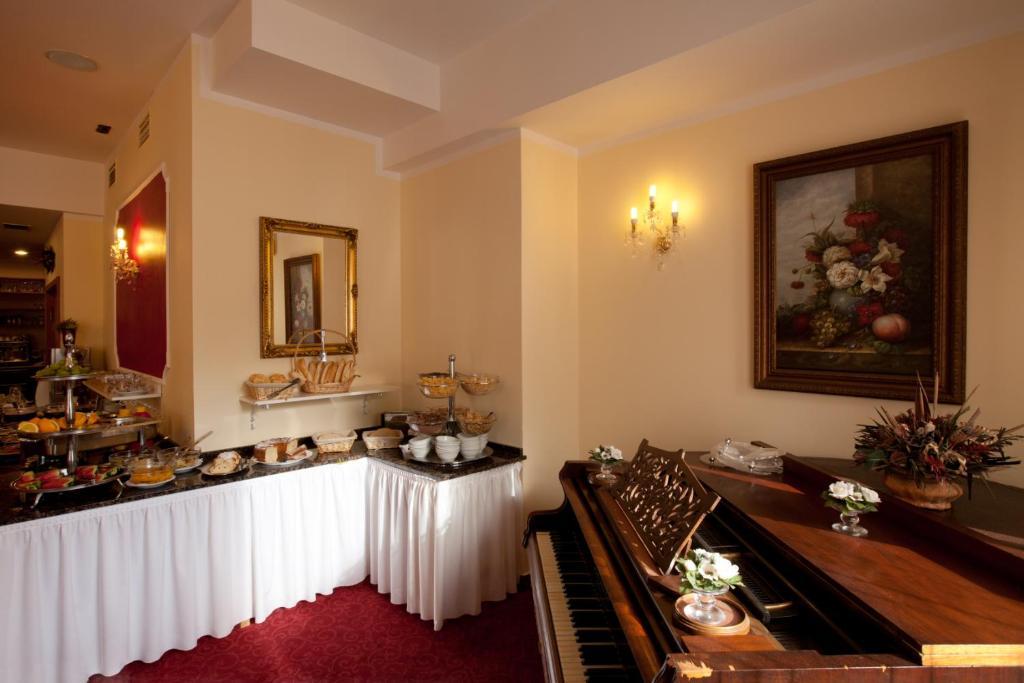 Hotel Savoy Ceske Budejovice Dış mekan fotoğraf