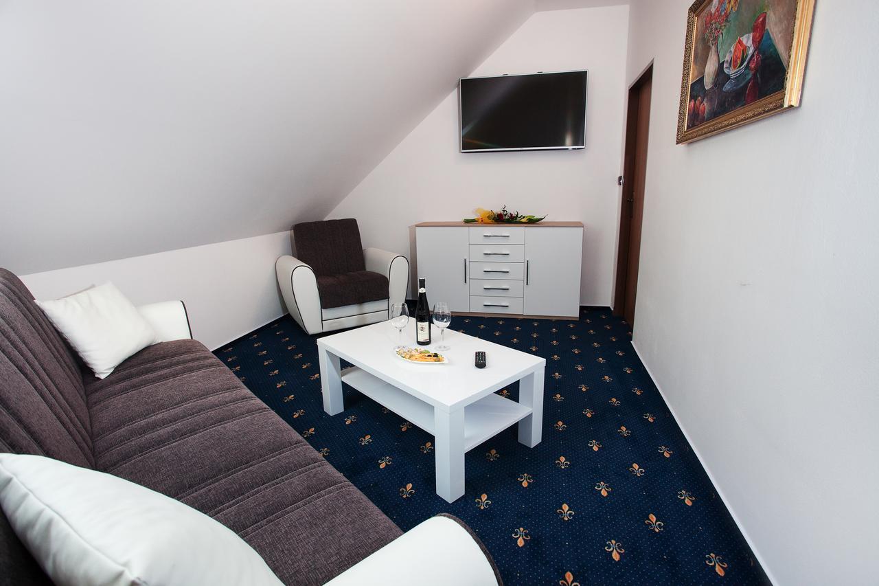 Hotel Savoy Ceske Budejovice Dış mekan fotoğraf