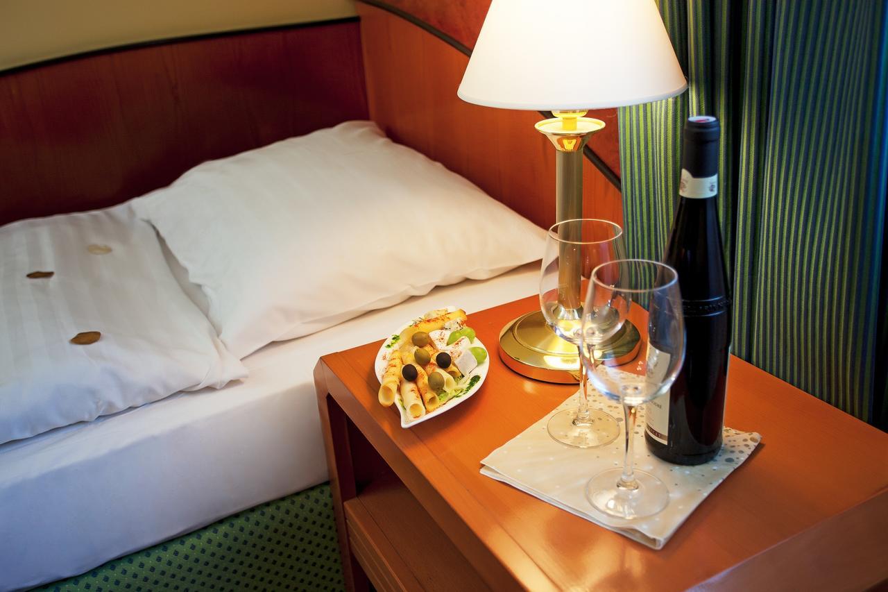 Hotel Savoy Ceske Budejovice Dış mekan fotoğraf