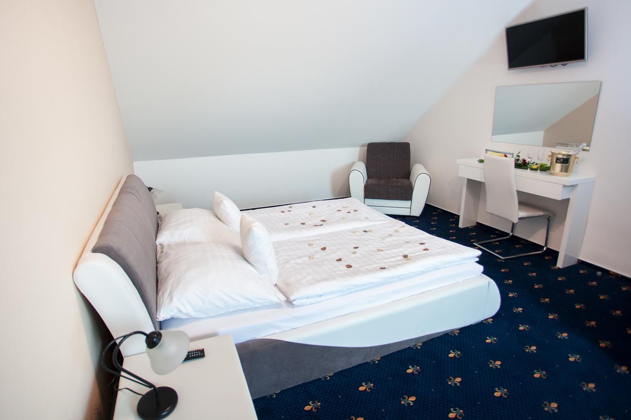 Hotel Savoy Ceske Budejovice Dış mekan fotoğraf