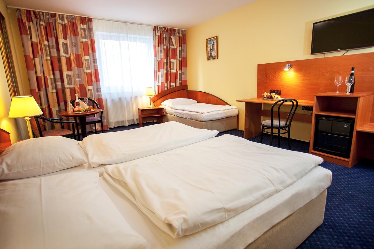 Hotel Savoy Ceske Budejovice Dış mekan fotoğraf