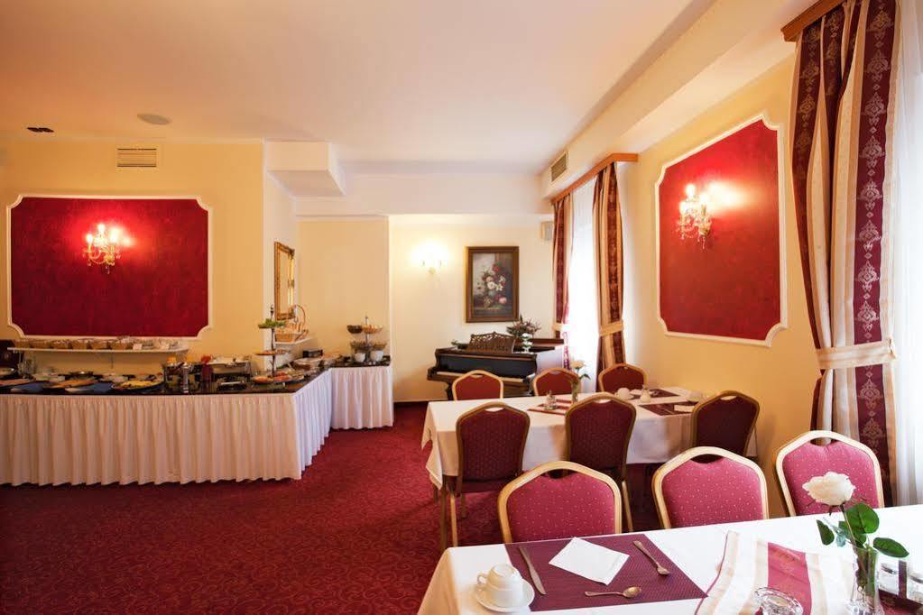 Hotel Savoy Ceske Budejovice Dış mekan fotoğraf