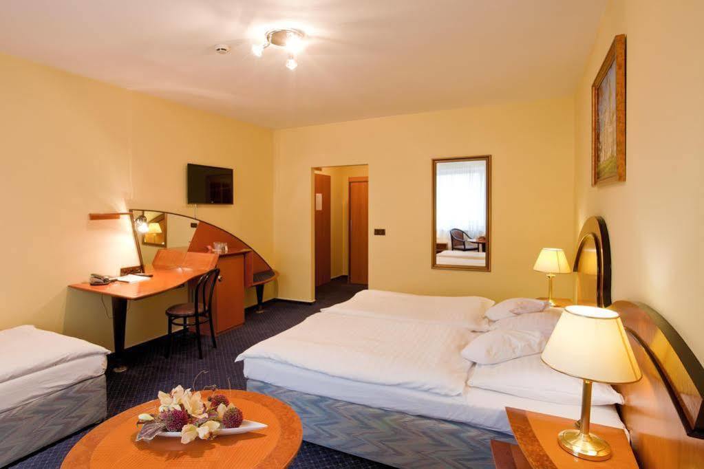 Hotel Savoy Ceske Budejovice Dış mekan fotoğraf